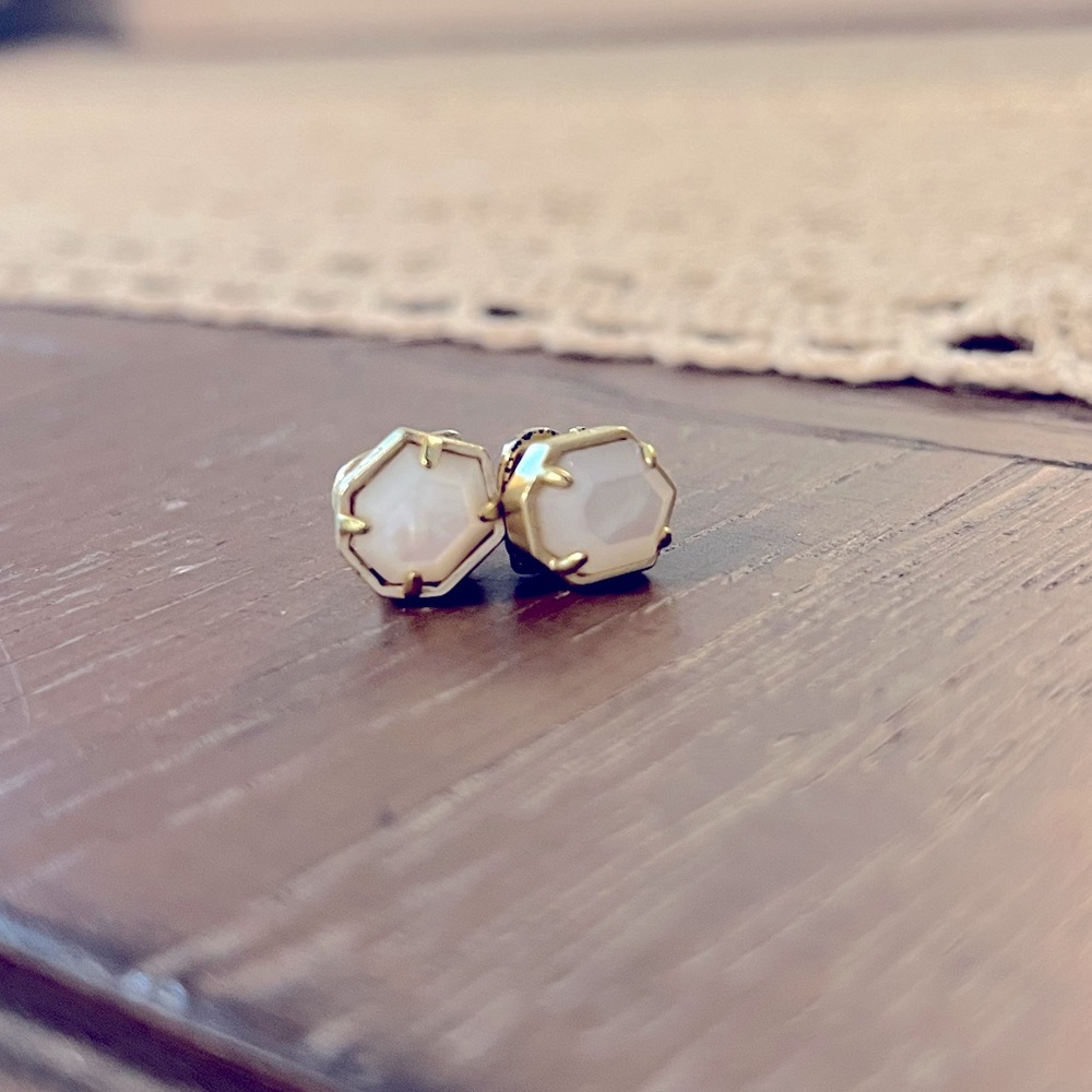 Kendra Scott studs.